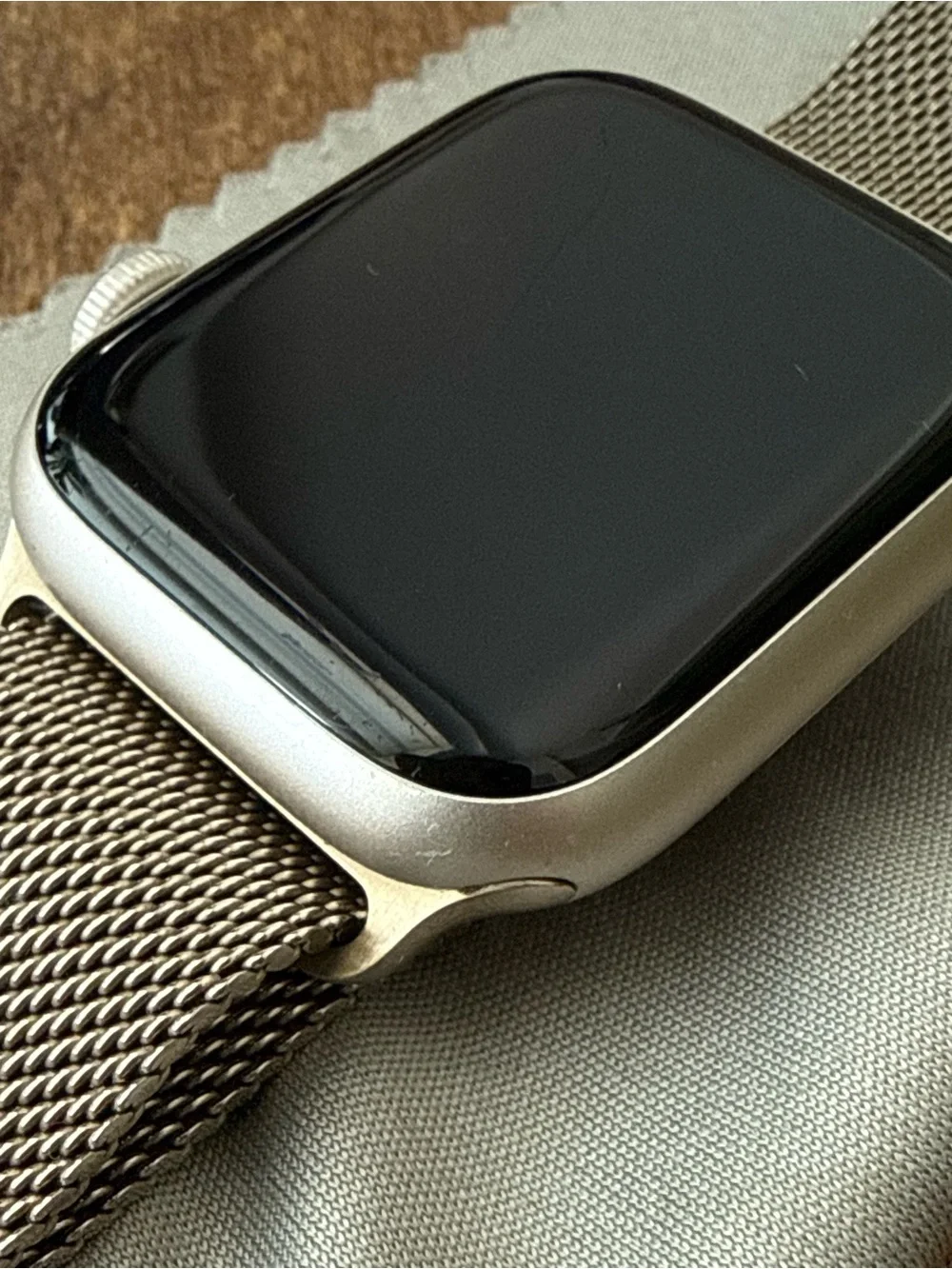 Apple Series 9 Smartwatch with Milanese Band